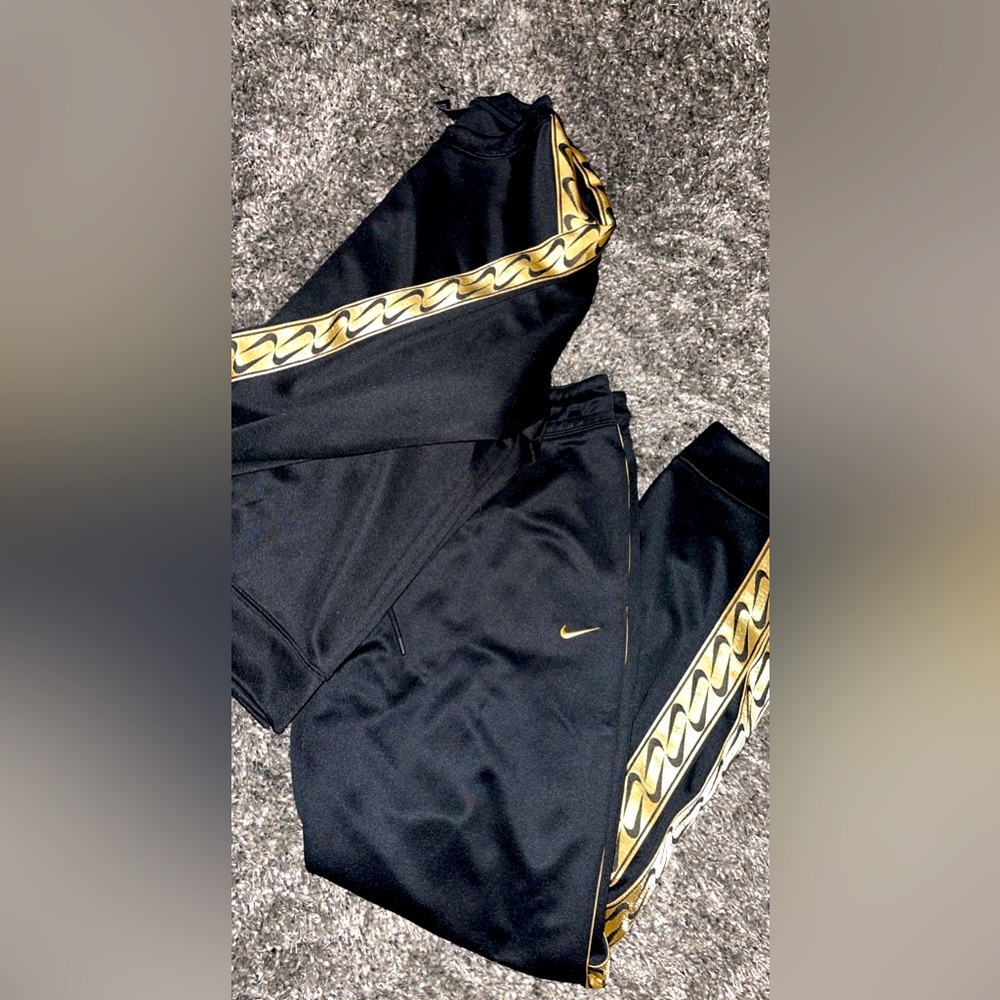 Nike Crew Neck/ Jogger Set